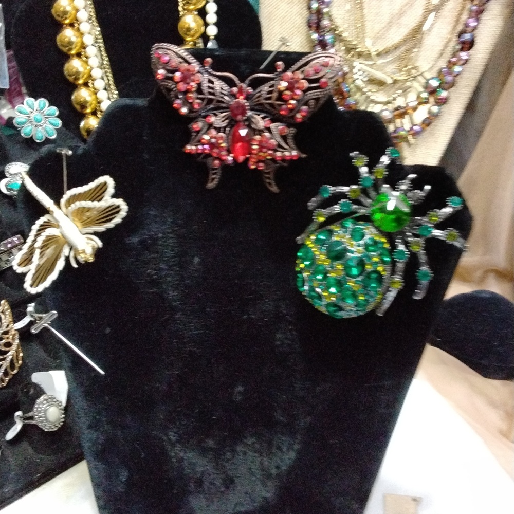 Assorted pin